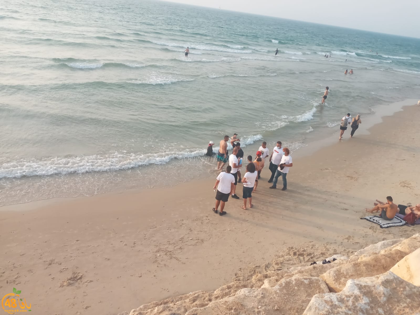  فيديو: حملة توعية النزلاء من مخاطر البحر مستمرة على شواطئ يافا 